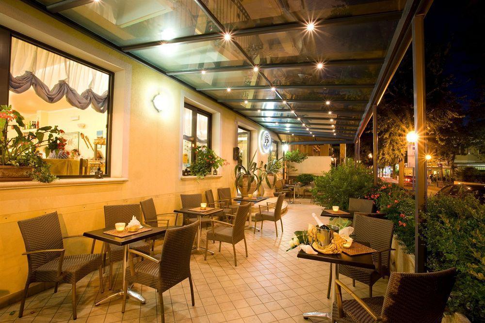 Hotel Philadelphia كاتوليكا المظهر الخارجي الصورة